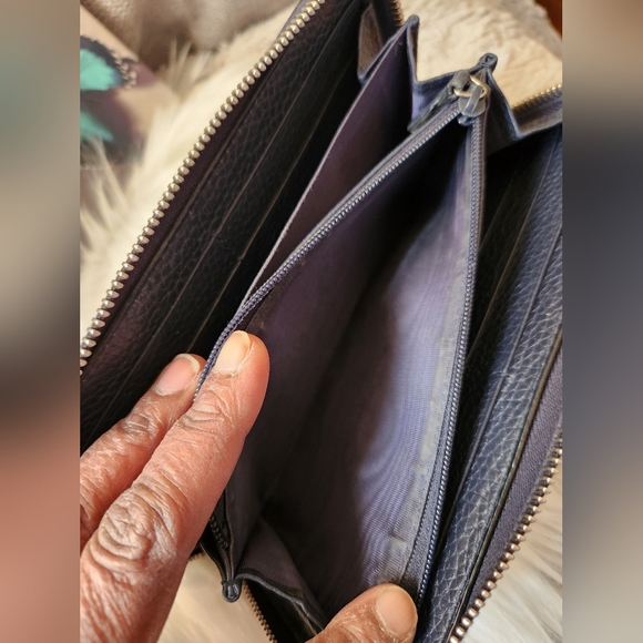 Gucci Navy Leather Zip Around Long Wallet EUC - Picture 7 of 16